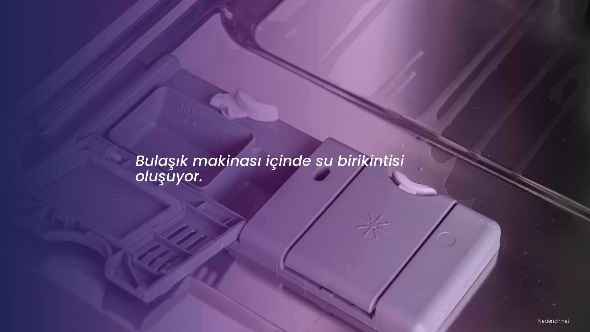 Bulaşık makinası içinde su birikintisi oluşuyor.